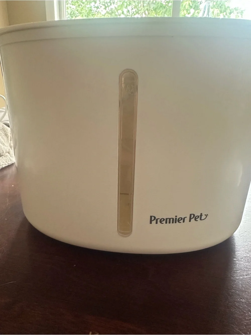 Premier White Cat Water Fountain with Visible Water Slot